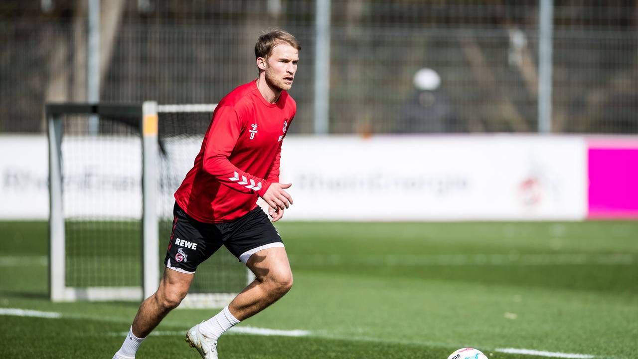 Sebastian Andersson am Ball.
