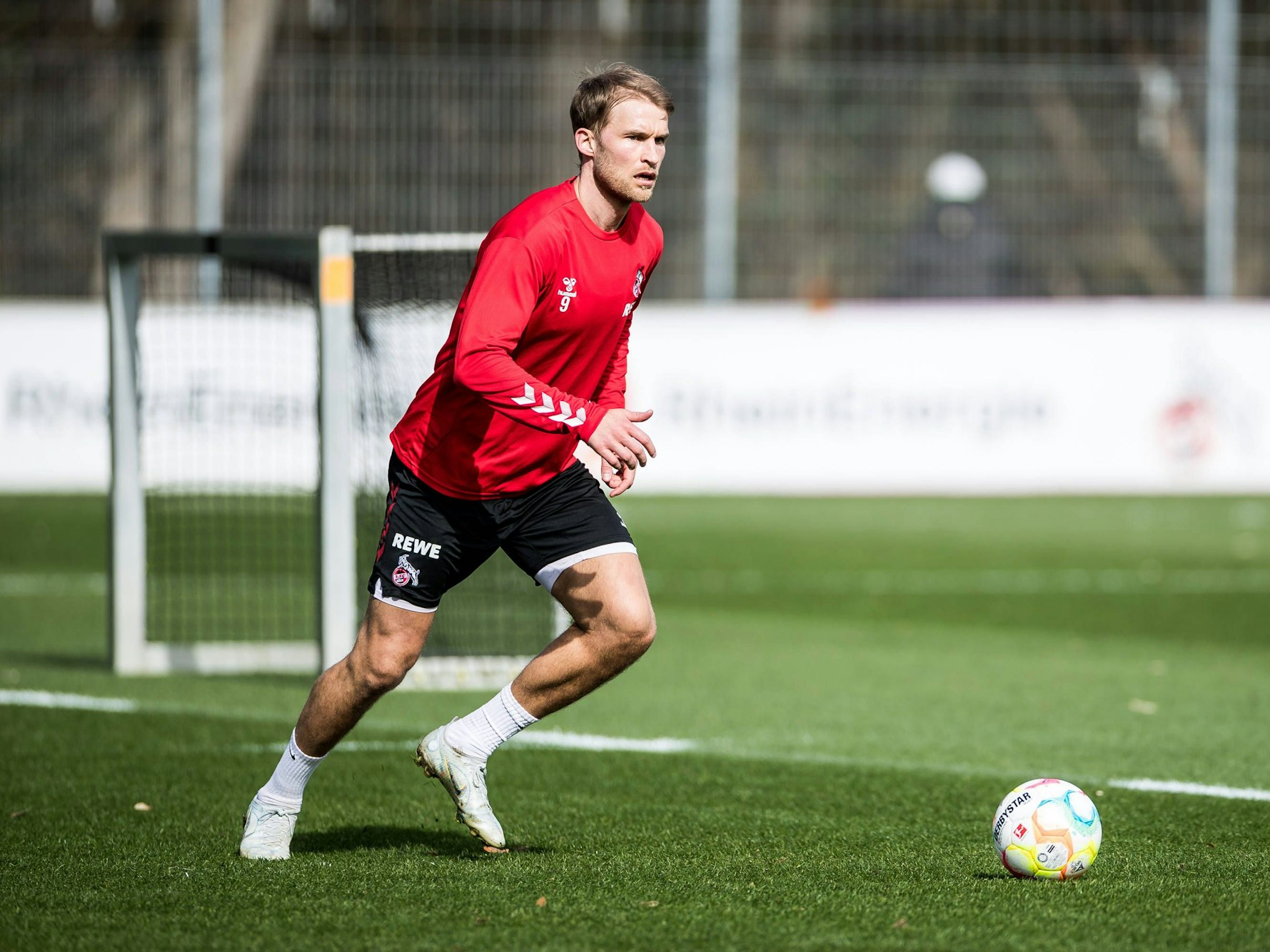 Sebastian Andersson am Ball.