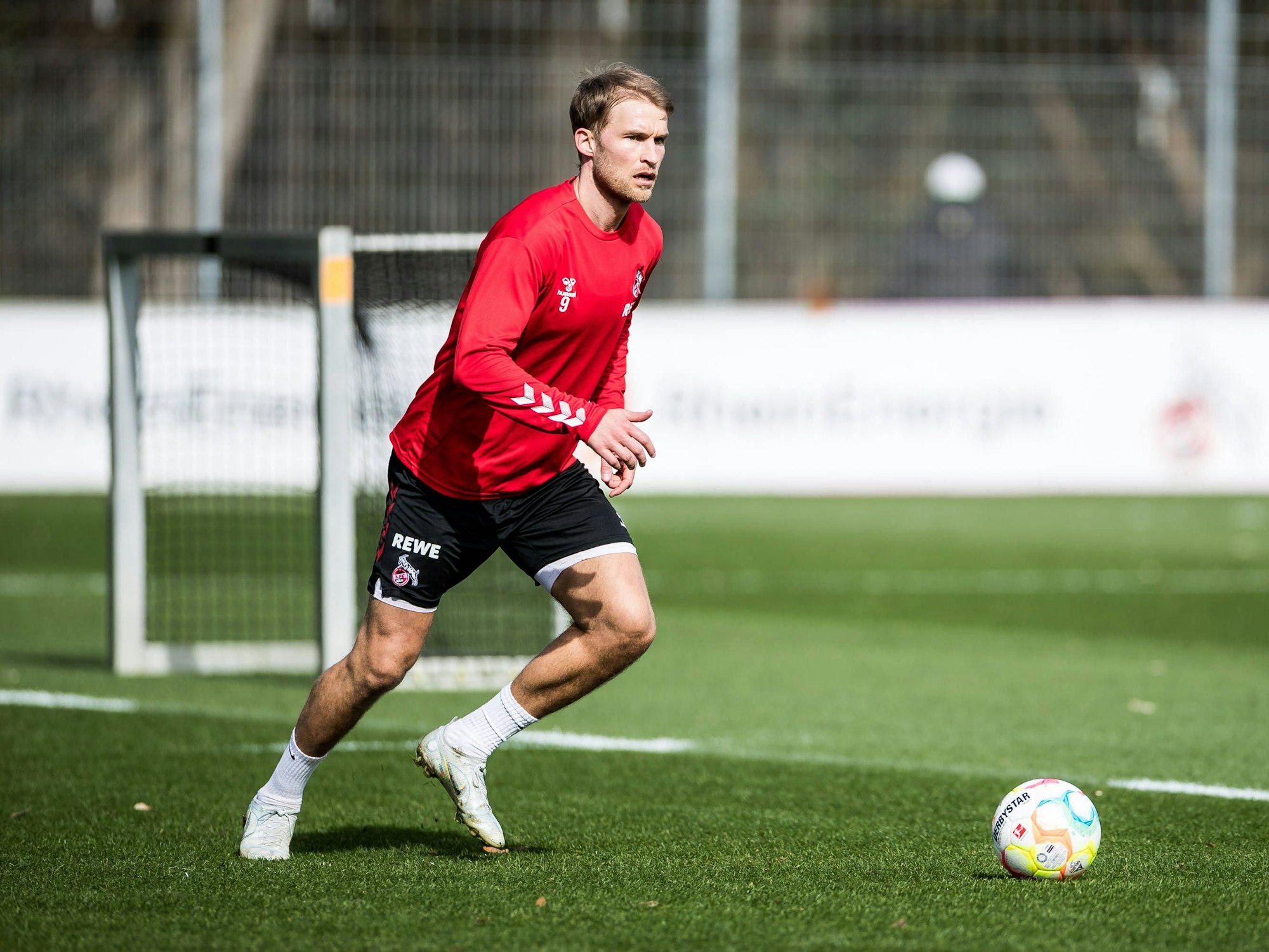 Sebastian Andersson am Ball.