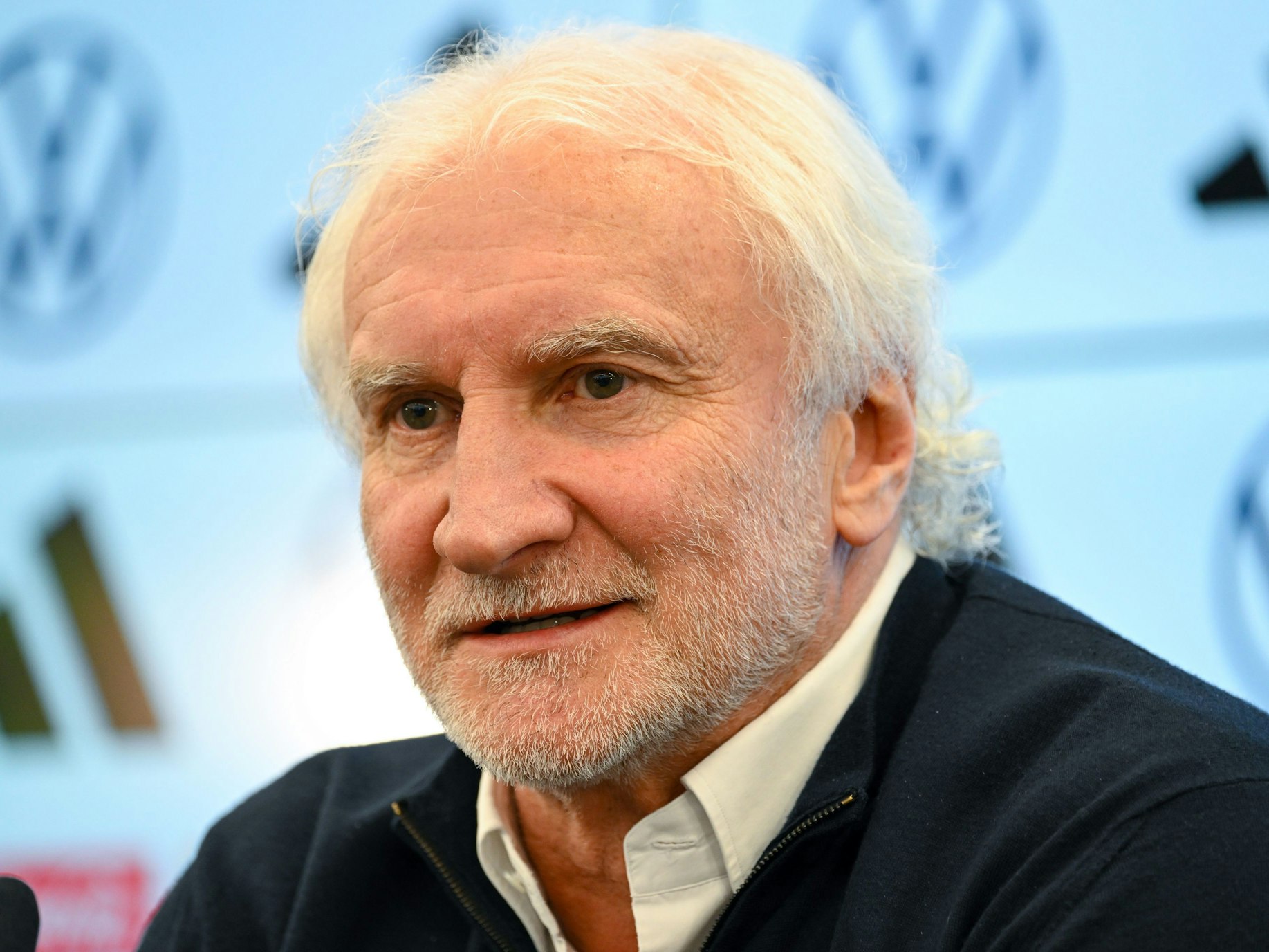 DFB-Sportdirektor Rudi Völler spricht am 20. März 2023 auf einer Pressekonferenz des Deutschen Fußball-Bundes (DFB) im DFB-Campus.