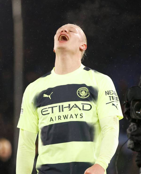 Erling Haaland freut sich beim Premier-League-Spiel von Manchester City gegen Crystal Palace.