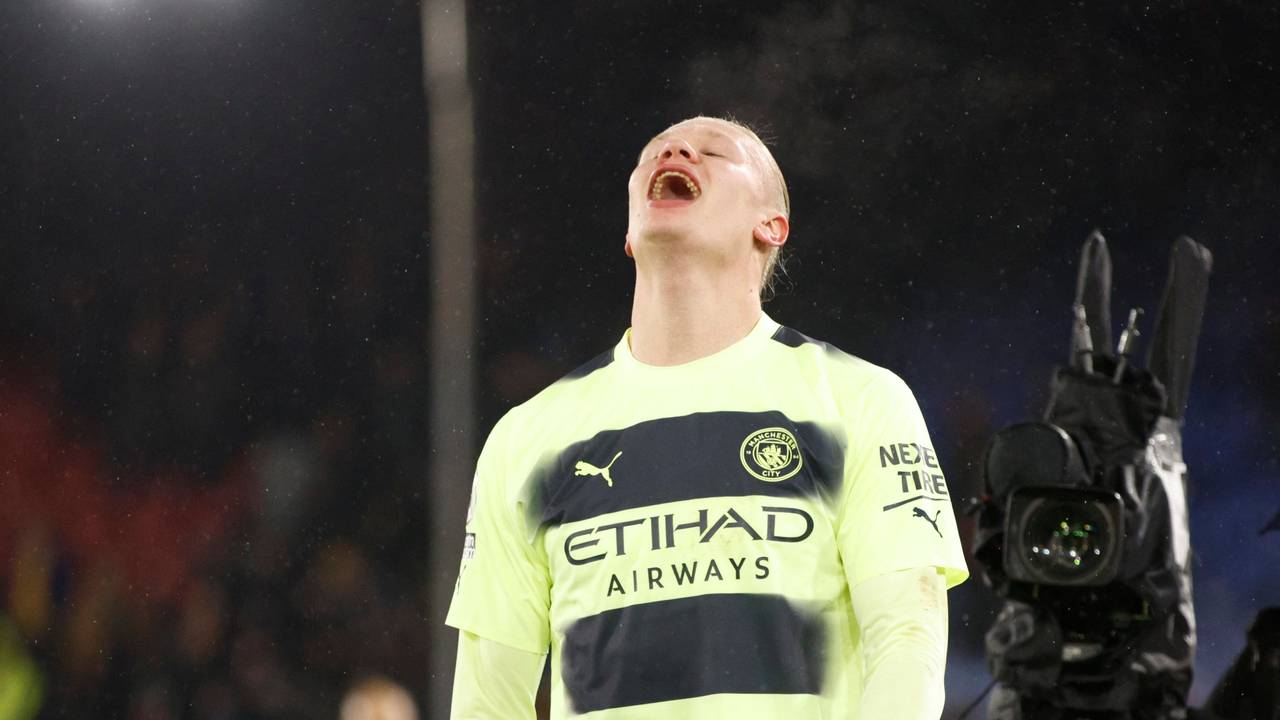 Erling Haaland freut sich beim Premier-League-Spiel von Manchester City gegen Crystal Palace.