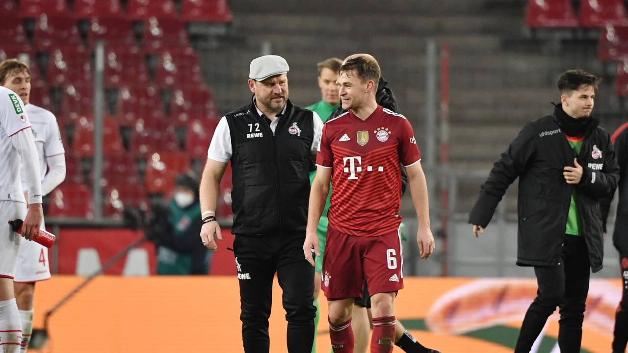 Steffen Baumgart und Bayern-Star Joshua Kimmich sprechen nach einem Bundesliga-Spiel am 15. Januar 2022.