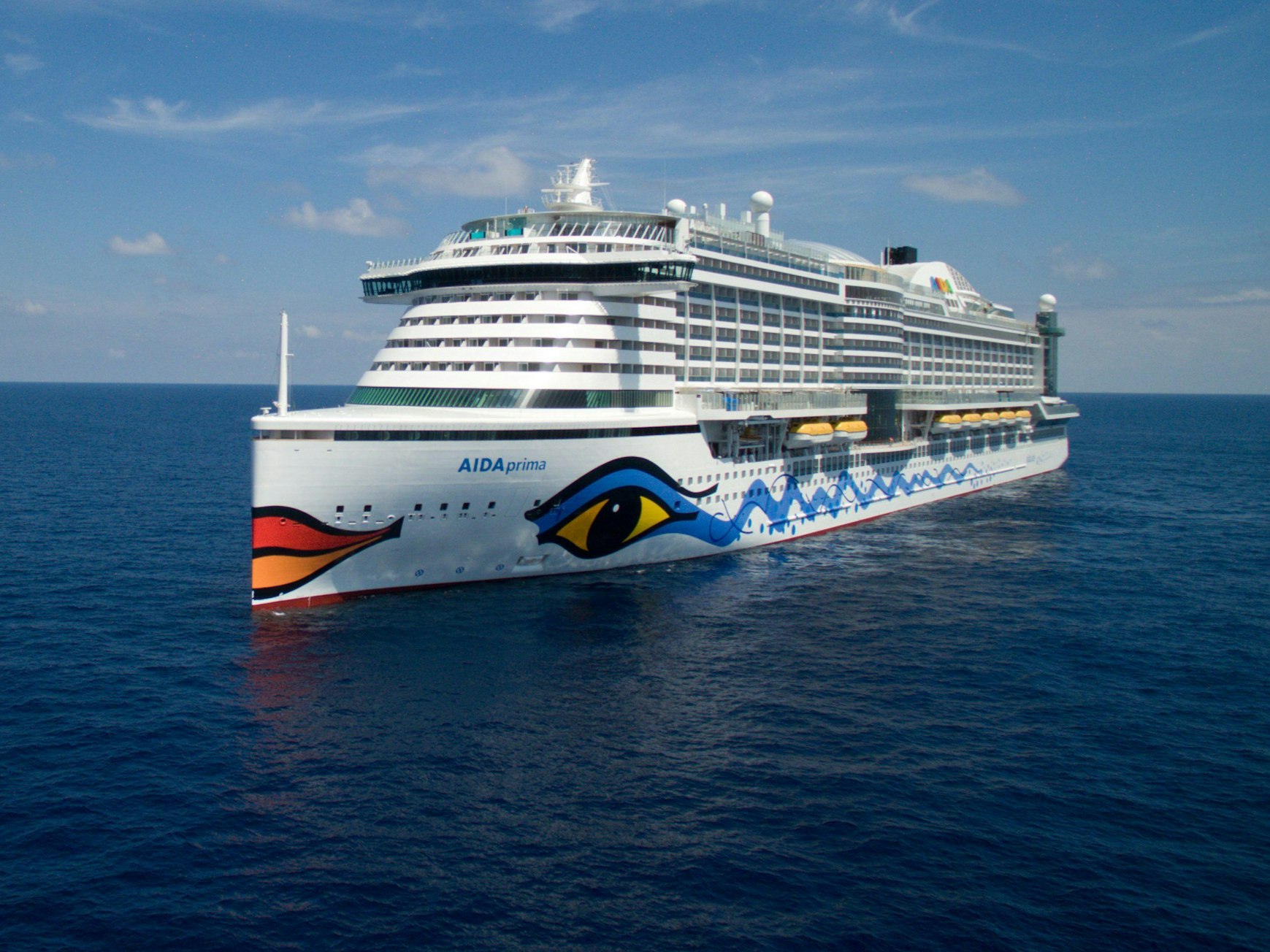 Hier zu sehen, das Kreuzfahrtschiff „Aidaprima“ auf hoher See.