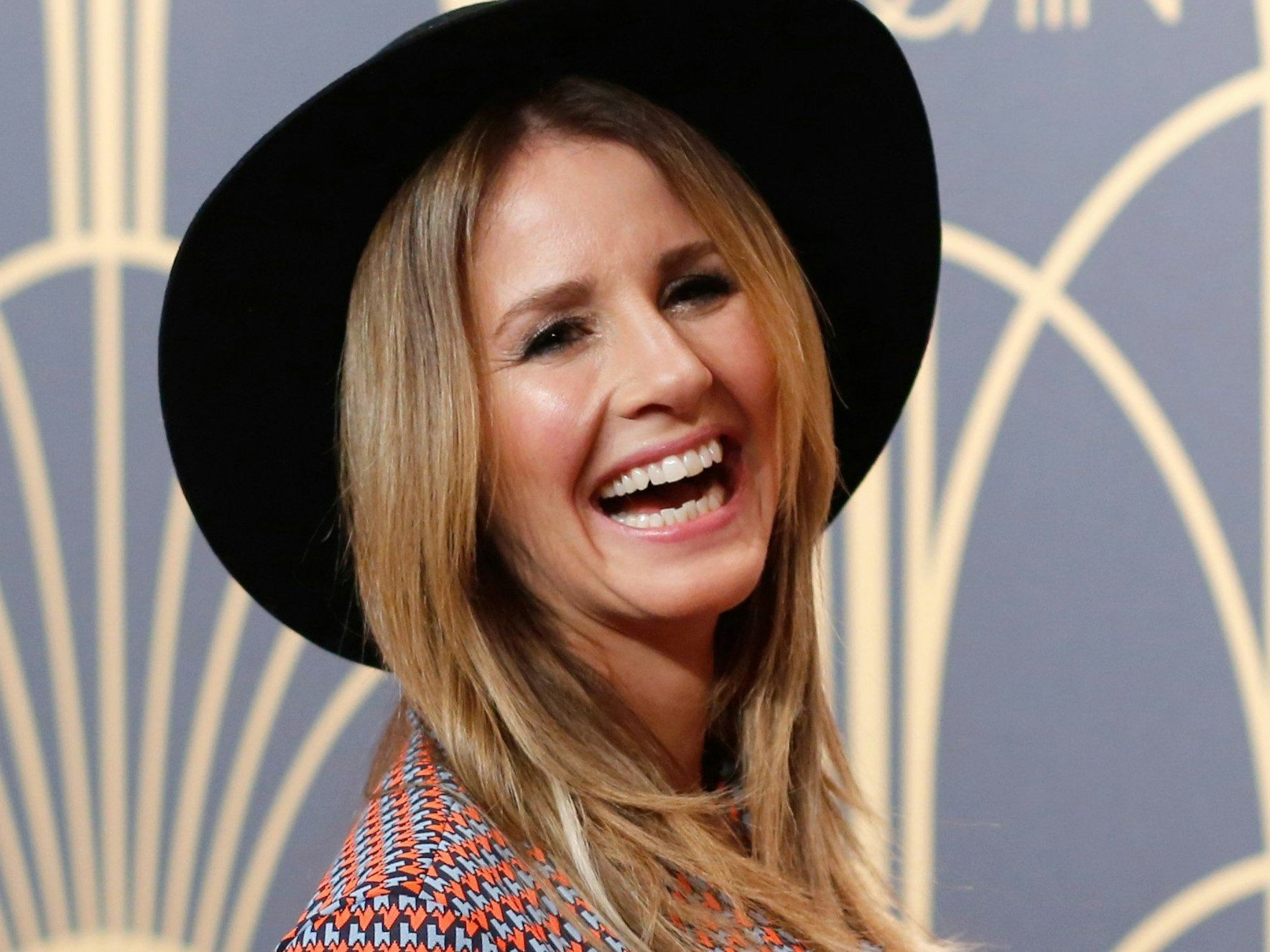 Hier zu sehen, die Moderatorin Mareile Höppner mit Hut auf der Berliner Modewoche.