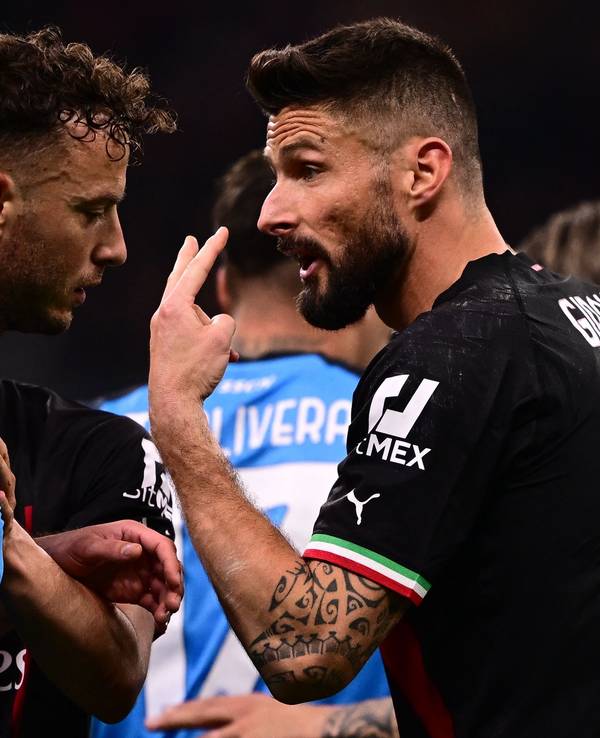 Hitzige Diskussion zwischen Olivier Giroud und Amir Rrahmani.
