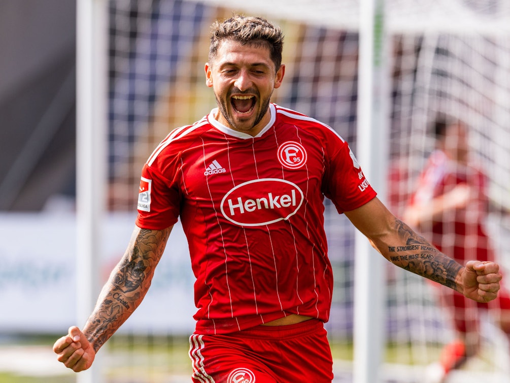 Düsseldorfs Matthias Zimmermann jubelt nach seinem Treffer.