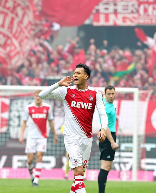 Davie Selke schreibt beim Derby 1. FC Köln gegen Borussia Mönchengladbach.