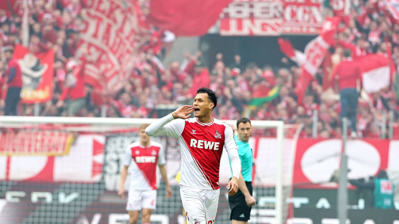 Davie Selke schreibt beim Derby 1. FC Köln gegen Borussia Mönchengladbach.