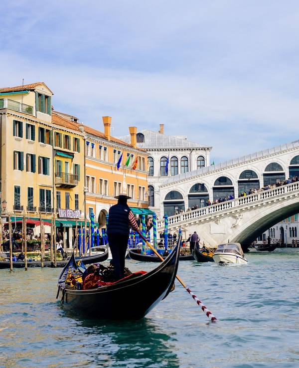 Die Stadt Venedig verbietet künftig von Reiseführern begleitete Touristengruppen mit mehr als 25 Menschen den Zutritt.