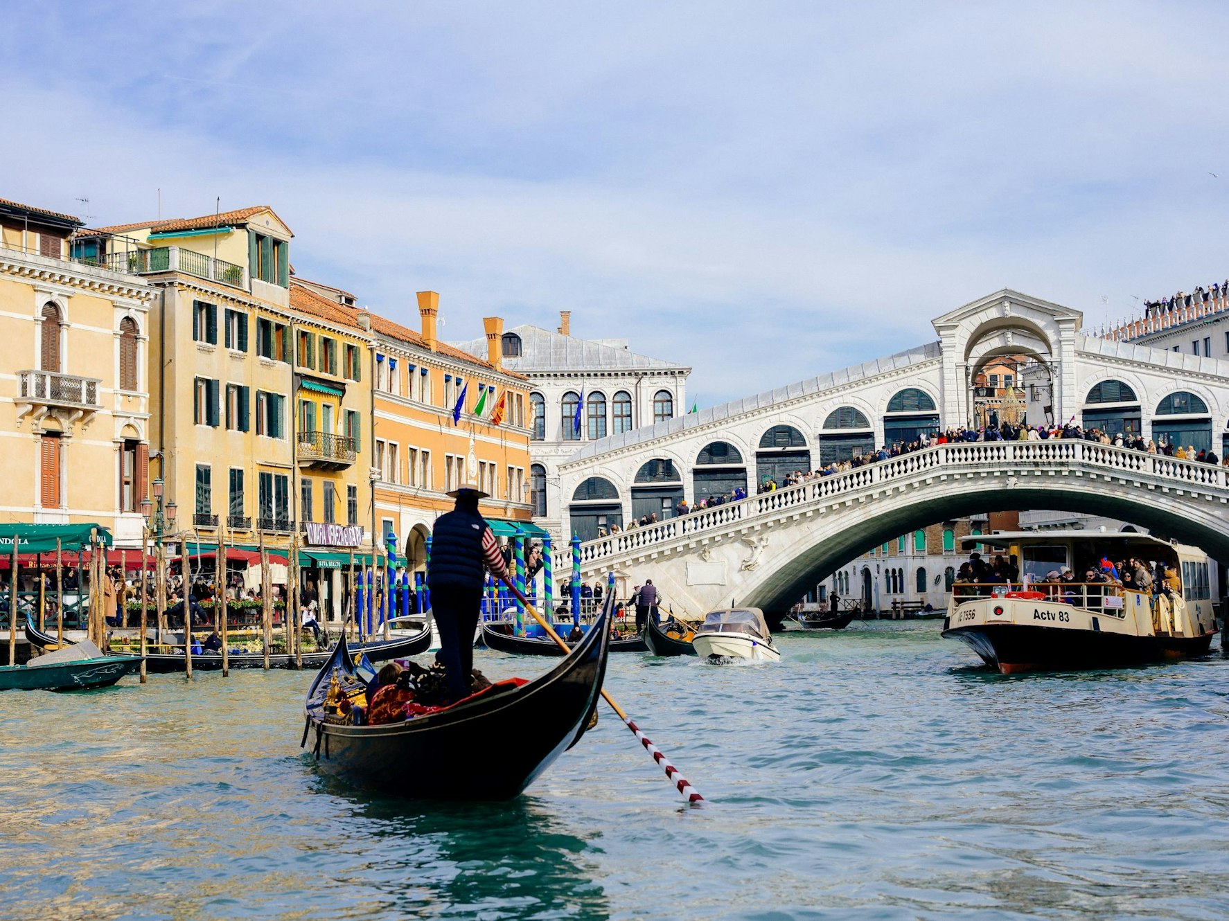 Die Stadt Venedig verbietet künftig von Reiseführern begleitete Touristengruppen mit mehr als 25 Menschen den Zutritt.