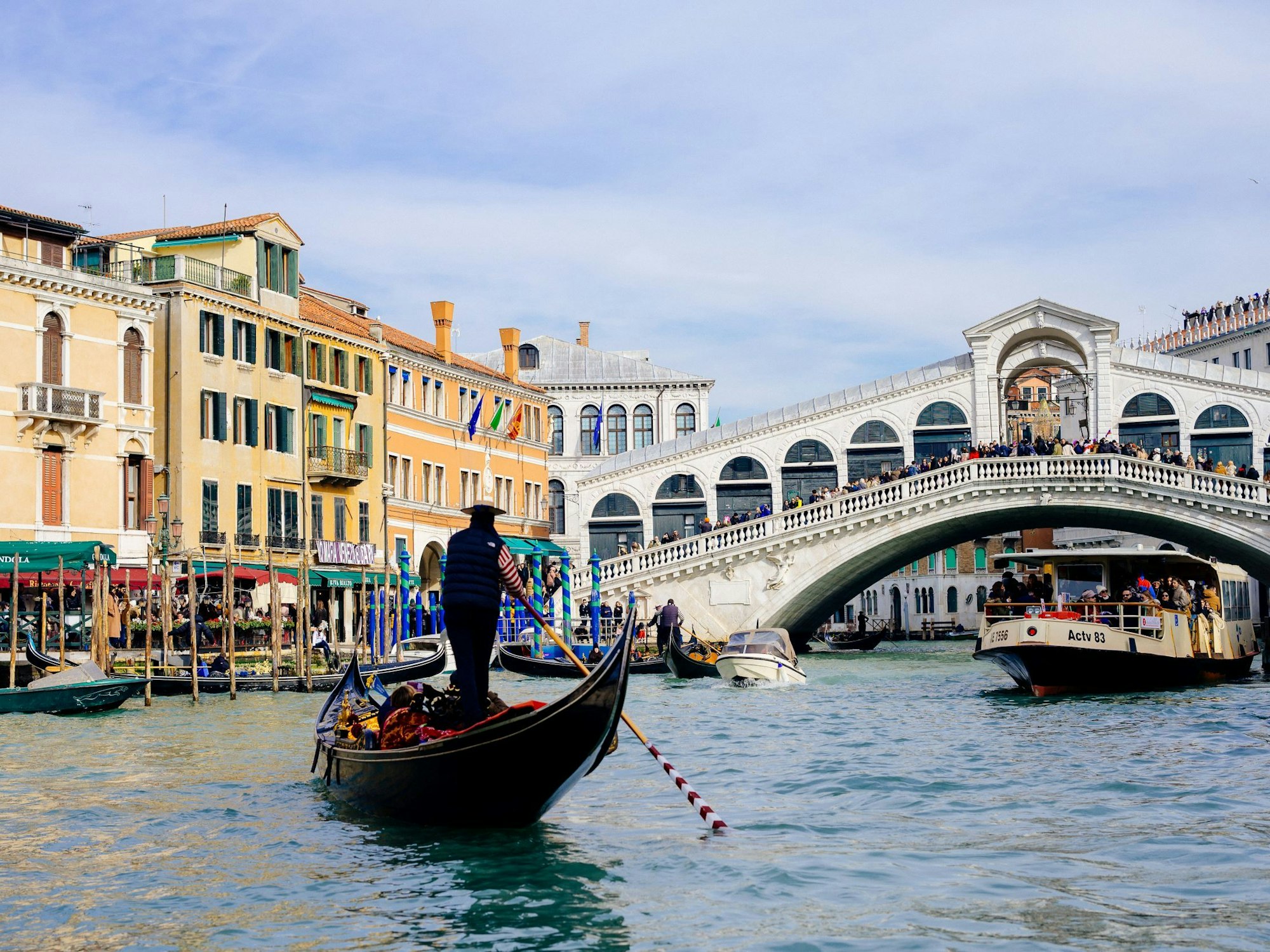 Die Stadt Venedig verbietet künftig von Reiseführern begleitete Touristengruppen mit mehr als 25 Menschen den Zutritt.