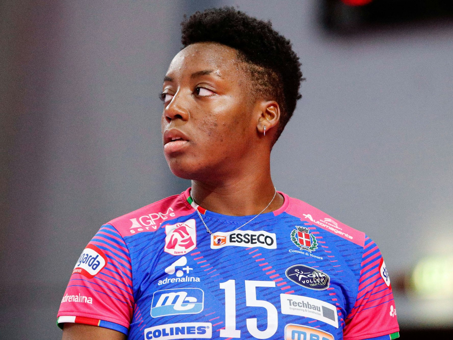 Julia Ituma im Trikot von Igor Volley Novara während eines Spiels in der italienischen Liga.