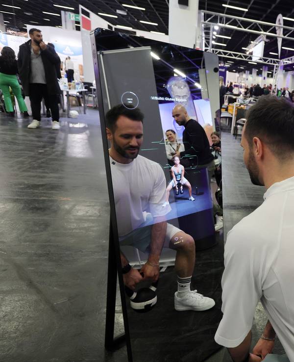 Ein Fitnessspiegel auf der FIBO.