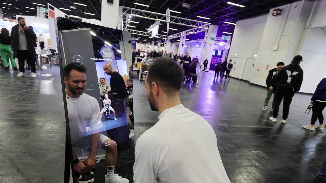 Ein Fitnessspiegel auf der FIBO.