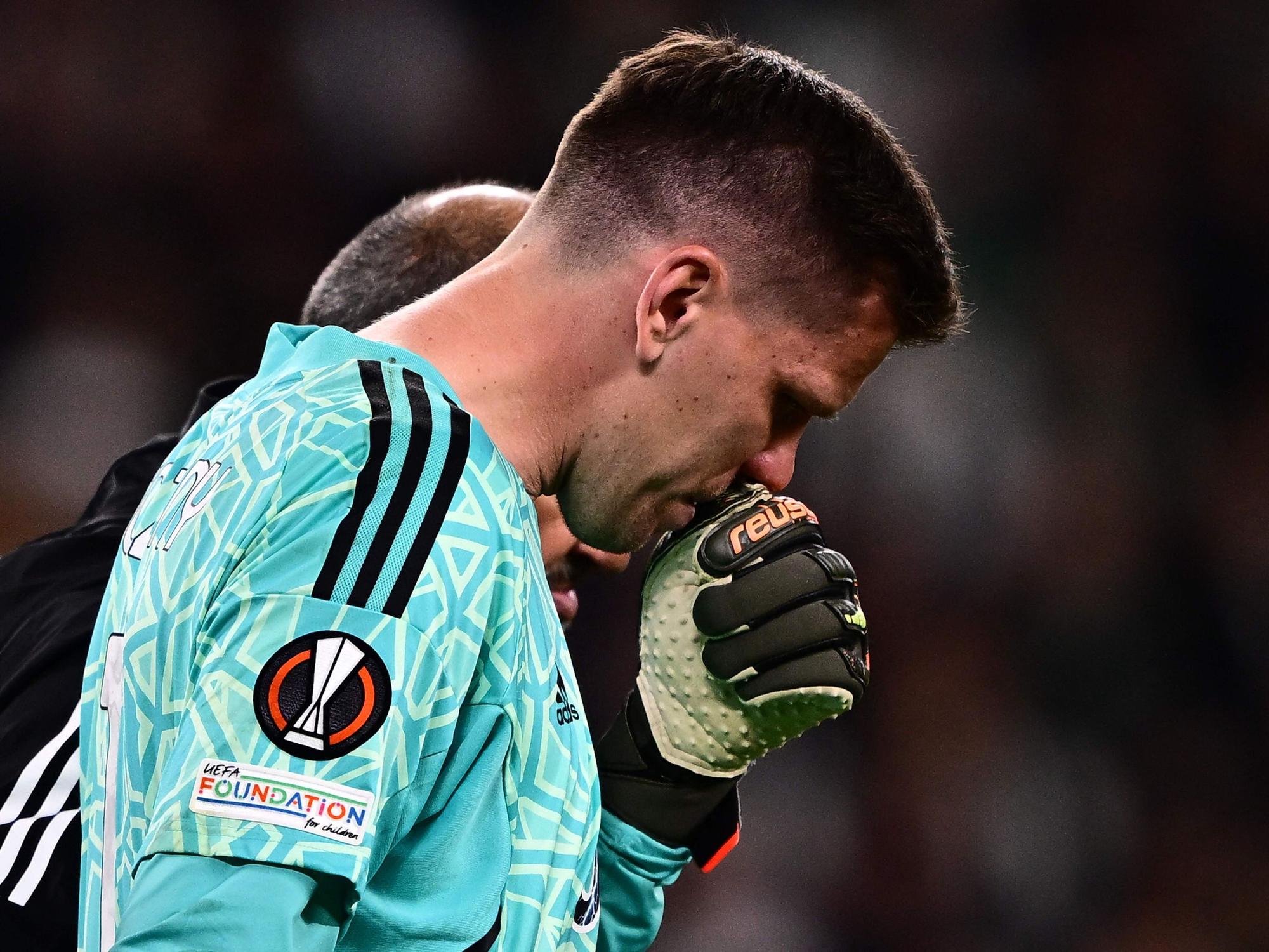 Wojciech Szczesny wird während der Europa-League-Partie zwischen Juventus Turin und Sporting Lissabon unter Tränen ausgewechselt.