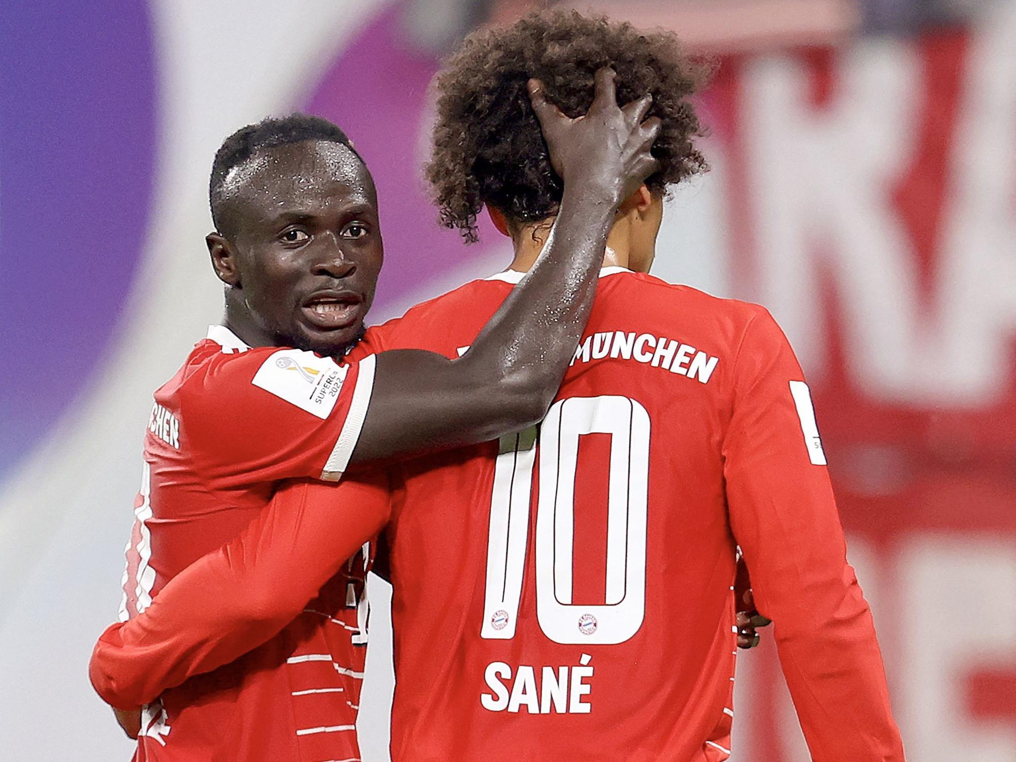 Sadio Mane jubelt mit Leroy Sane.