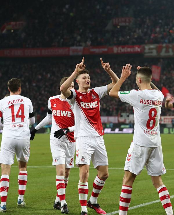 Die Spieler des 1. FC Köln jubeln ausgelassen beim 7:1 gegen den SV Werder Bremen.