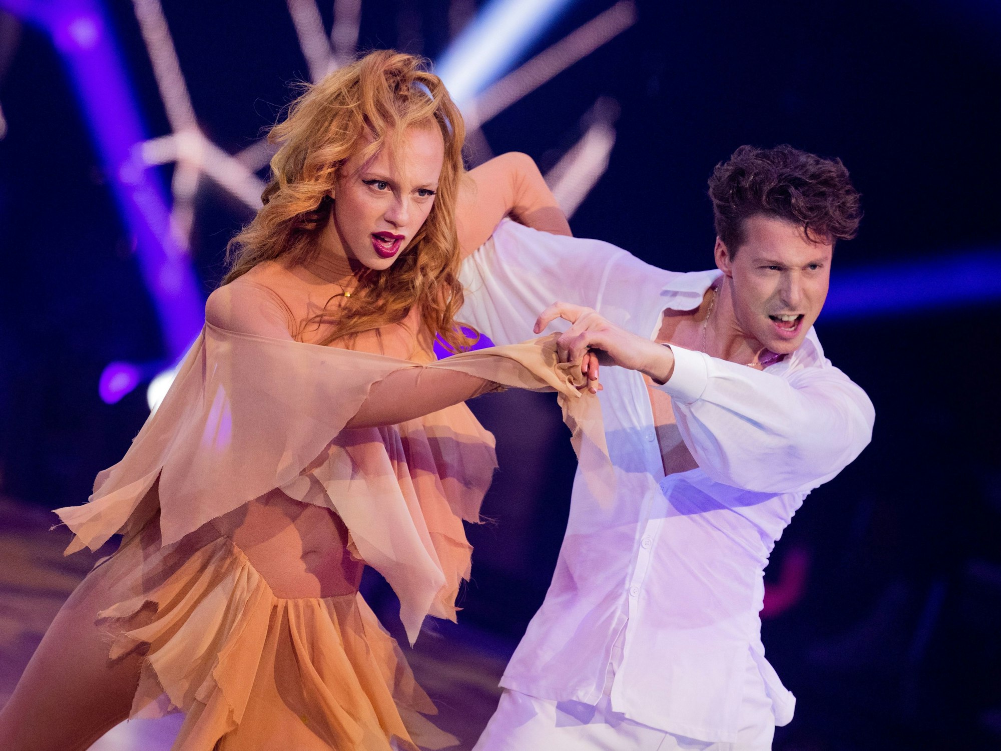 Anna Ermakova und Valentin Lusin tanzen am 14. April 2023 in der RTL-Tanzshow „Let's Dance“ im Coloneum.