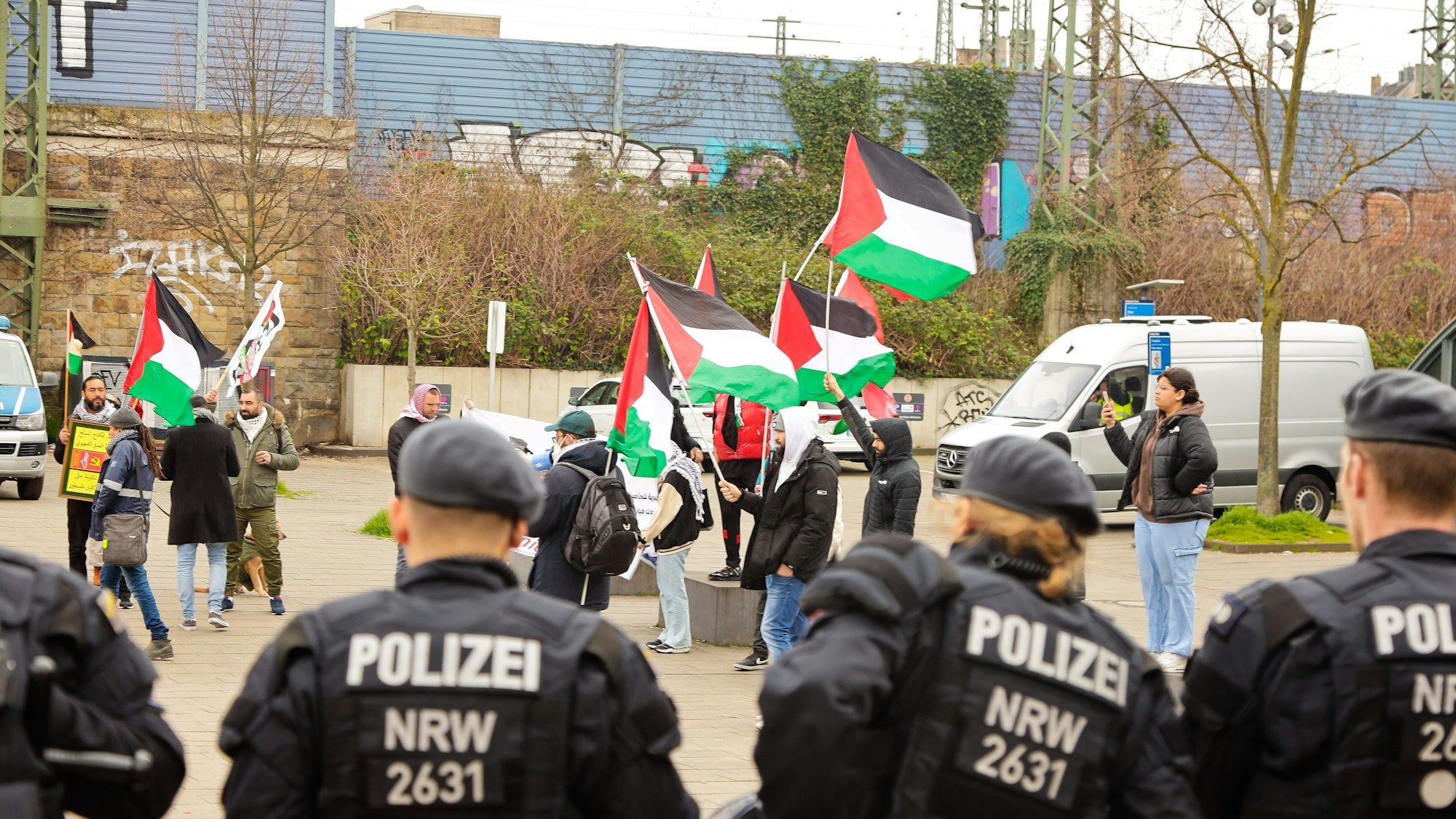 Demo zum Tag der palästinensischen Gefangenen in der Montanus-Strasse in Köln-Mülheim.