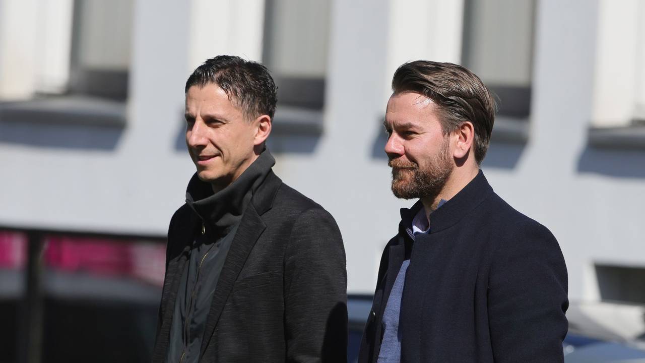 Geschäftsführer Christian Keller und Lizenzbereich-Leiter Thomas Kessler beobachten das Training des 1. FC Köln.