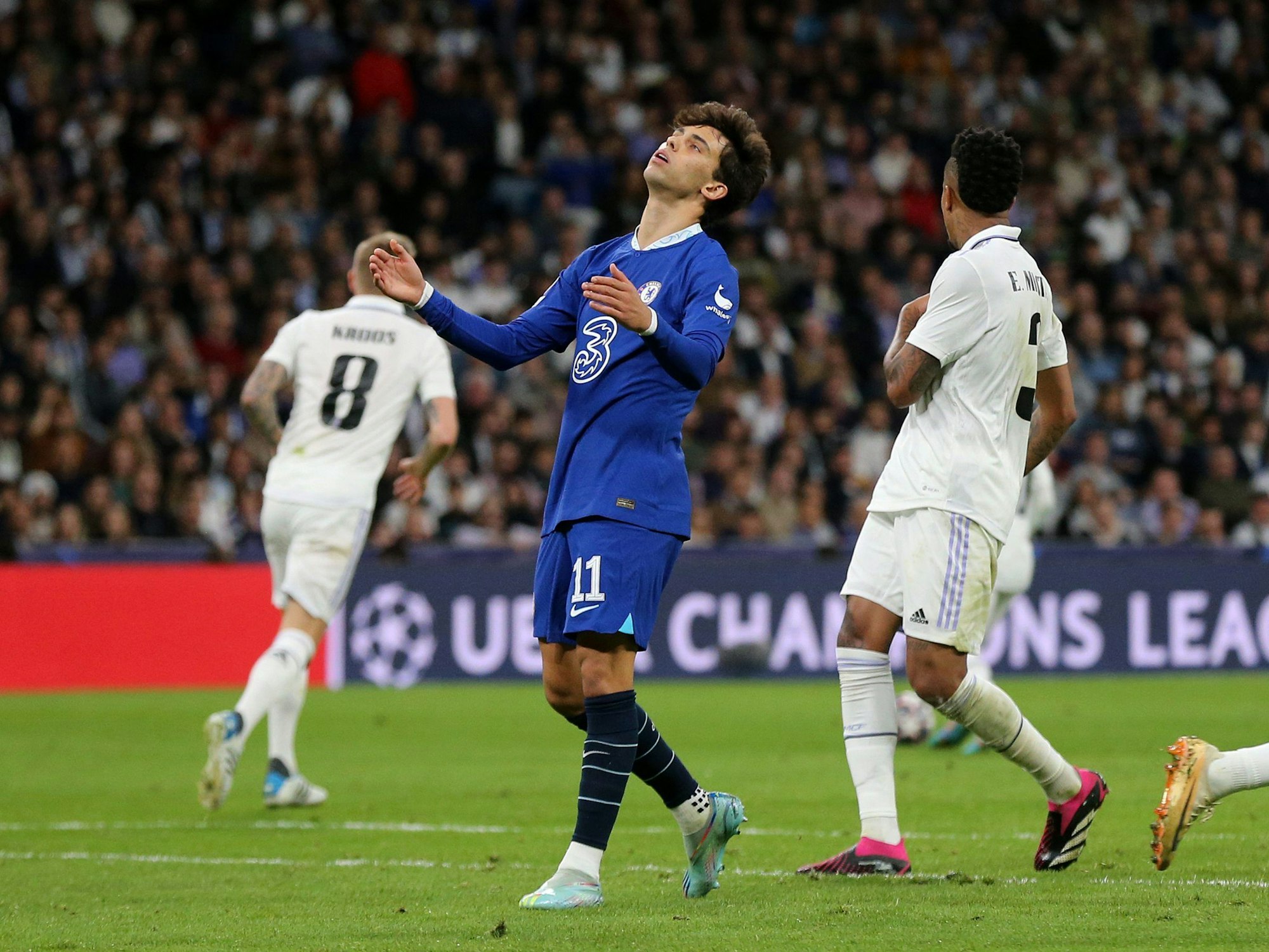 Joao Felix ärgert sich über eine verpasste Chance.