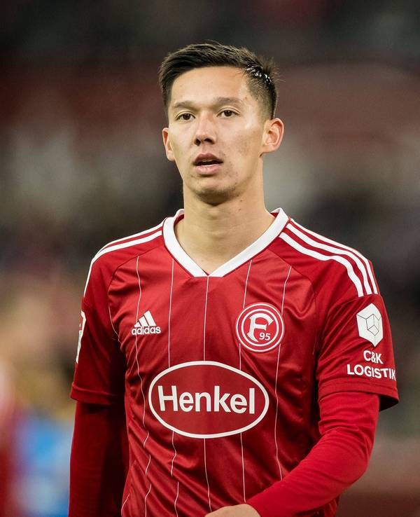 Shinta Appelkamp steht im Spiel gegen Eintracht Braunschweig auf dem Platz.