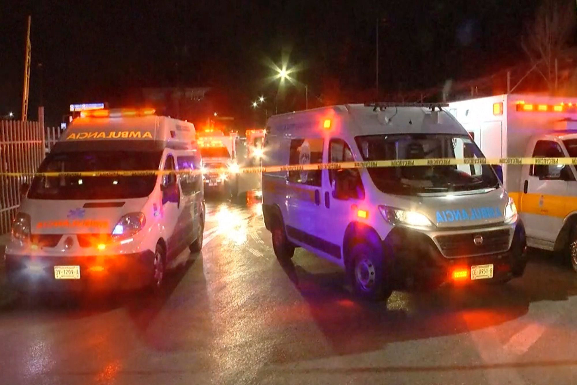 In Mexiko eskaliert die Gewalt. Das Symbolfoto zeigt einen Krankenwagen und Rettungskräfte im Einsatz. Es handelt sich um ein Symbolbild aus Ciudad Juarez vom 28. März 2023.