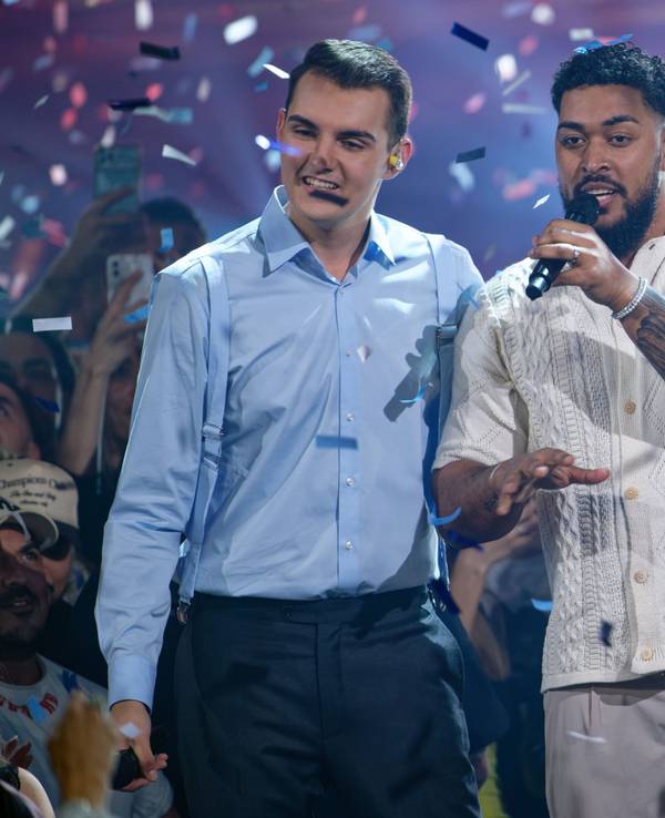 Sem Eisinger, Sieger der Castingshow „Deutschland sucht den Superstar“ (2.v.l), steht beim Finale (15. April 2023) mit den Finalisten Lorent Berisha (l), Kiyan Yousefbeik (2.v.r) und Monika Gajek (r) auf der Bühne.