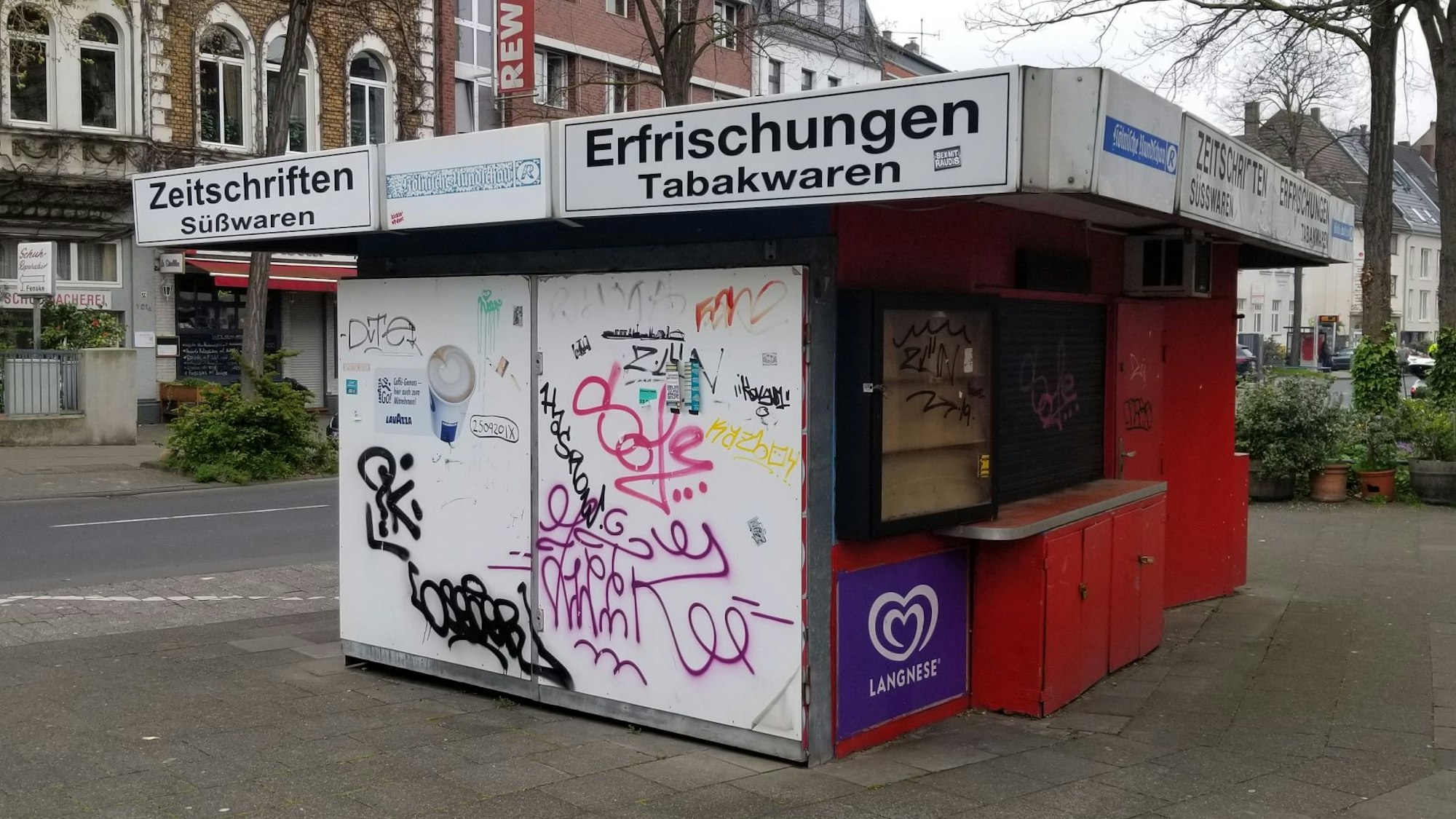 Der Kiosk im Kölner Stadtteil Riehl steht seit Jahren leer und wird nun abgerissen.