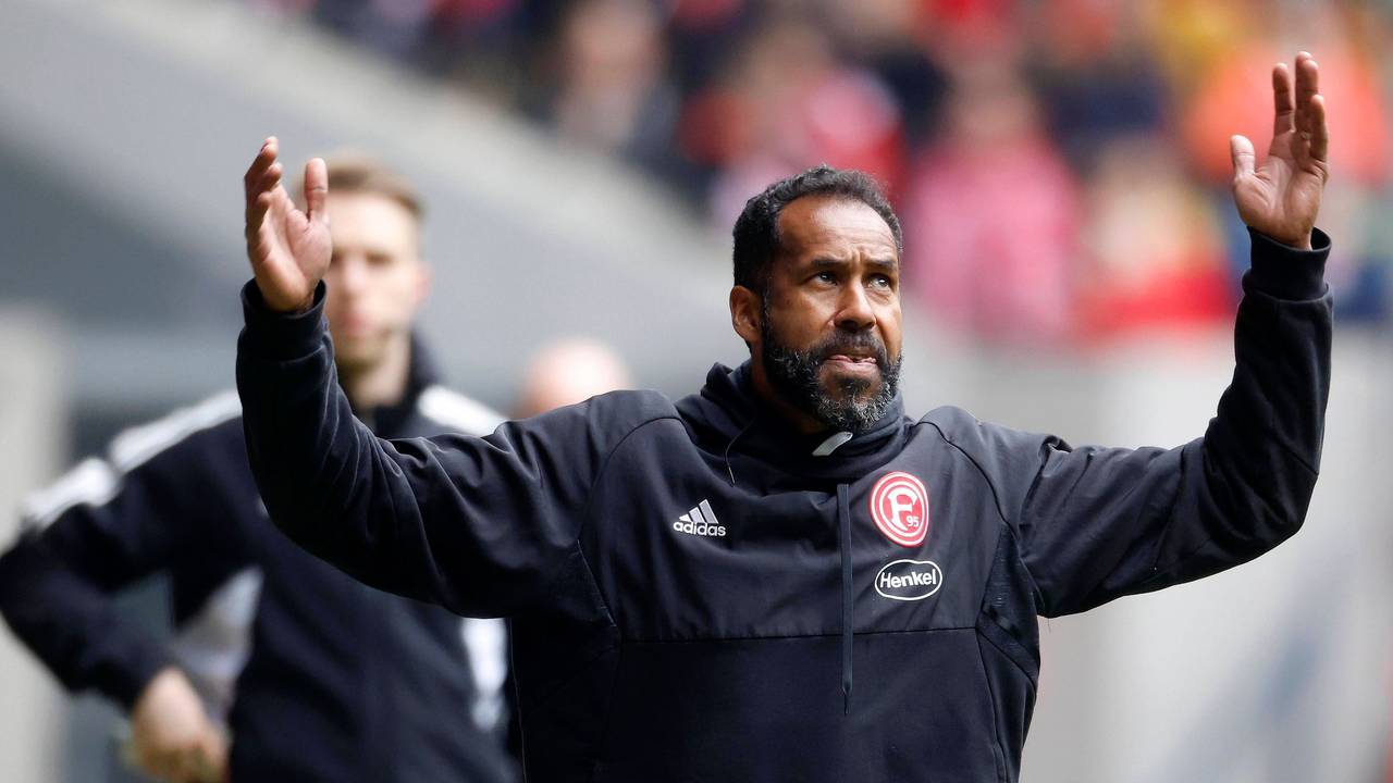 Daniel Thioune hadert an der Seitenlinie.