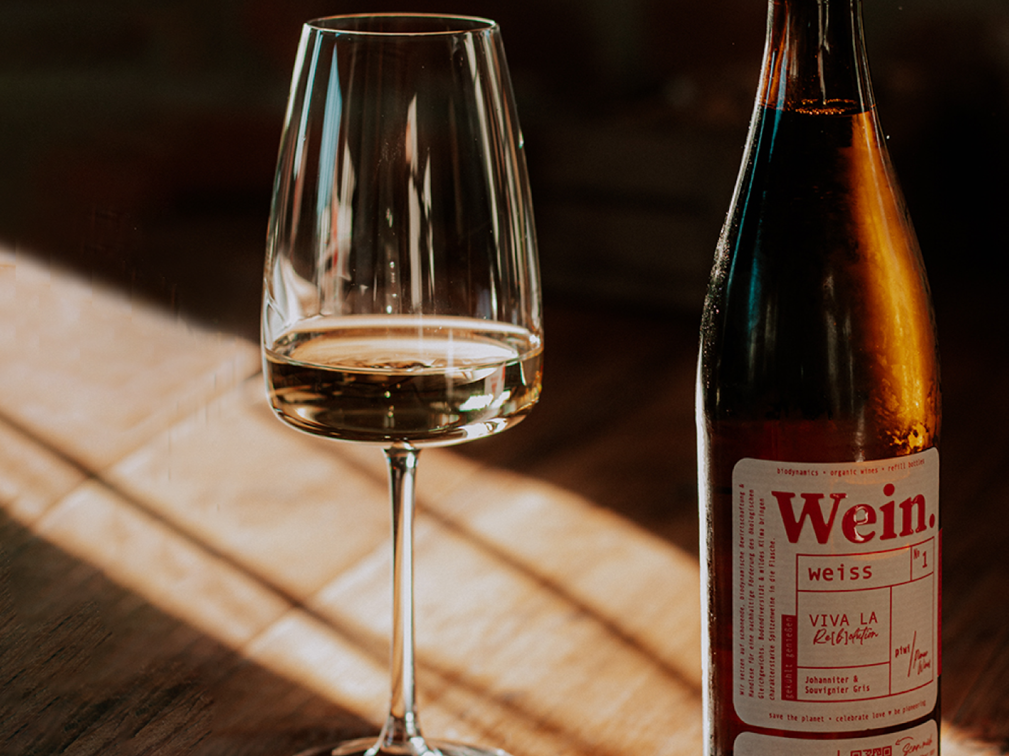 Beispiel einer Weinflasche des Kölner Start-ups „Abgefüllt“