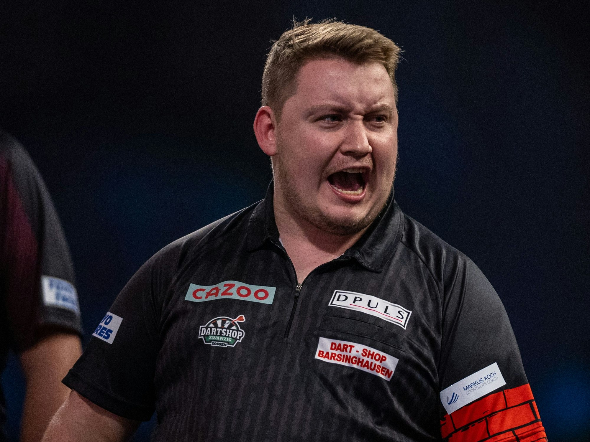 Darts: WM, 3. Runde, 3. Runde. Schindler (Deutschland) - Smith (England). Martin Schindler reagiert. +++ dpa-Bildfunk +++