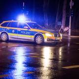 Ein Polizeiwagen in der Nacht. (Symbolfoto)