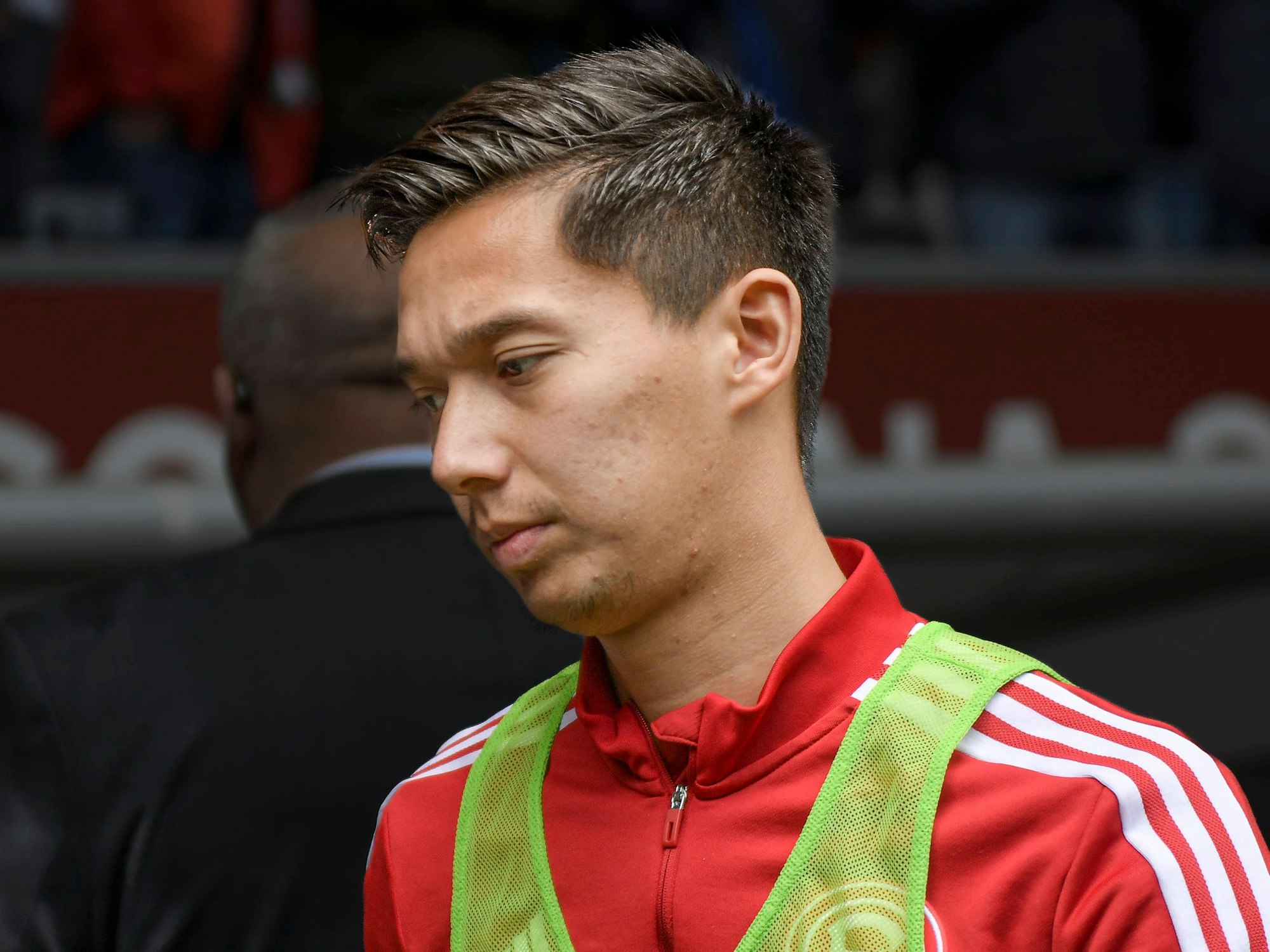 Shinta Appelkamp mit Trainingsleibchen.