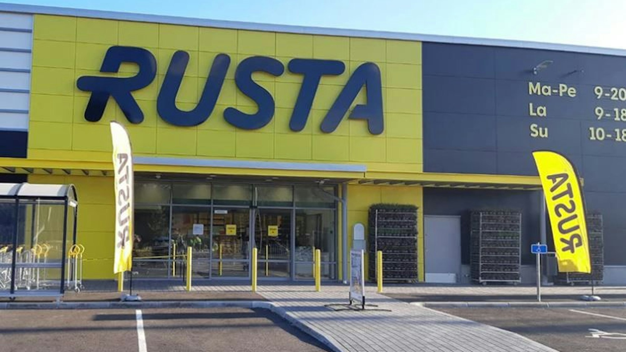 Das Foto zeigt den Eingang einer Rust-Filiale.