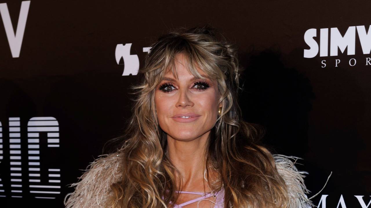 Heidi Klum posiert für ein Foto.