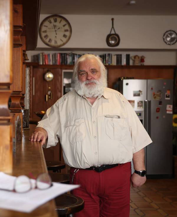 Wolfgang Bergmann wohnt in der ehemalige Veedelskneipe „Kaminstube“.