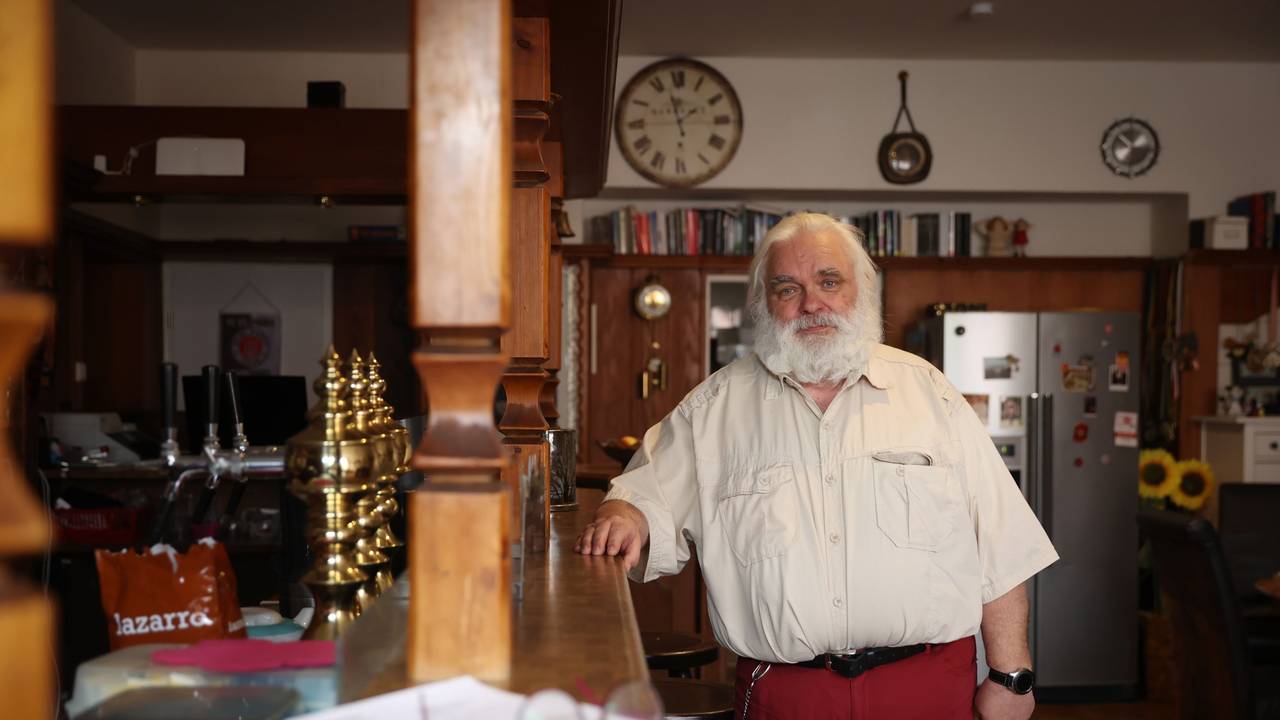 Wolfgang Bergmann wohnt in der ehemalige Veedelskneipe „Kaminstube“.