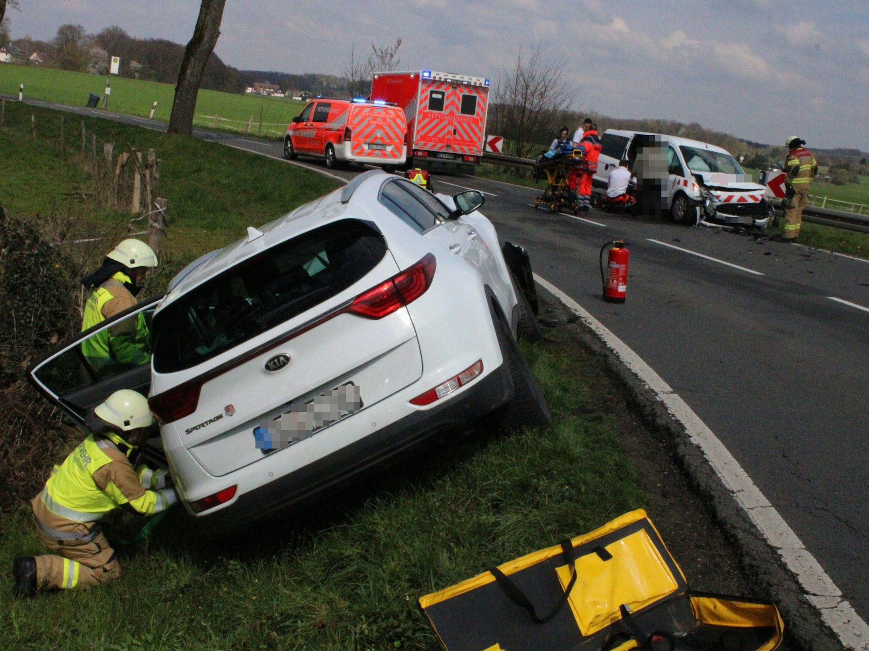 Im Kurvenbereich kam es zum Frontalzusammenstoß in Bergisch Gladbach.
