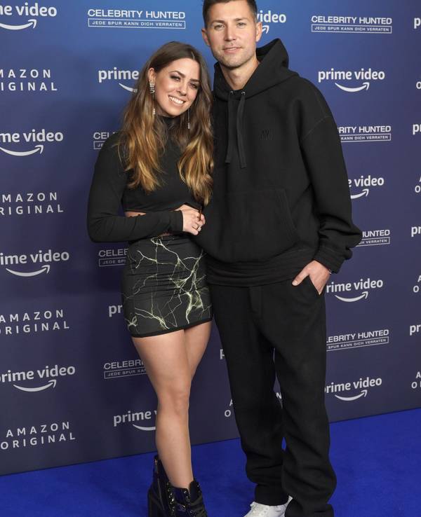 Sängerin Vanessa Mai mit Manager und Ehemann Andreas Ferber kommen anlässlich der Amazon-Serie "Celebrity Hunted" zu einem Fototermin in den Zoo Palast.
