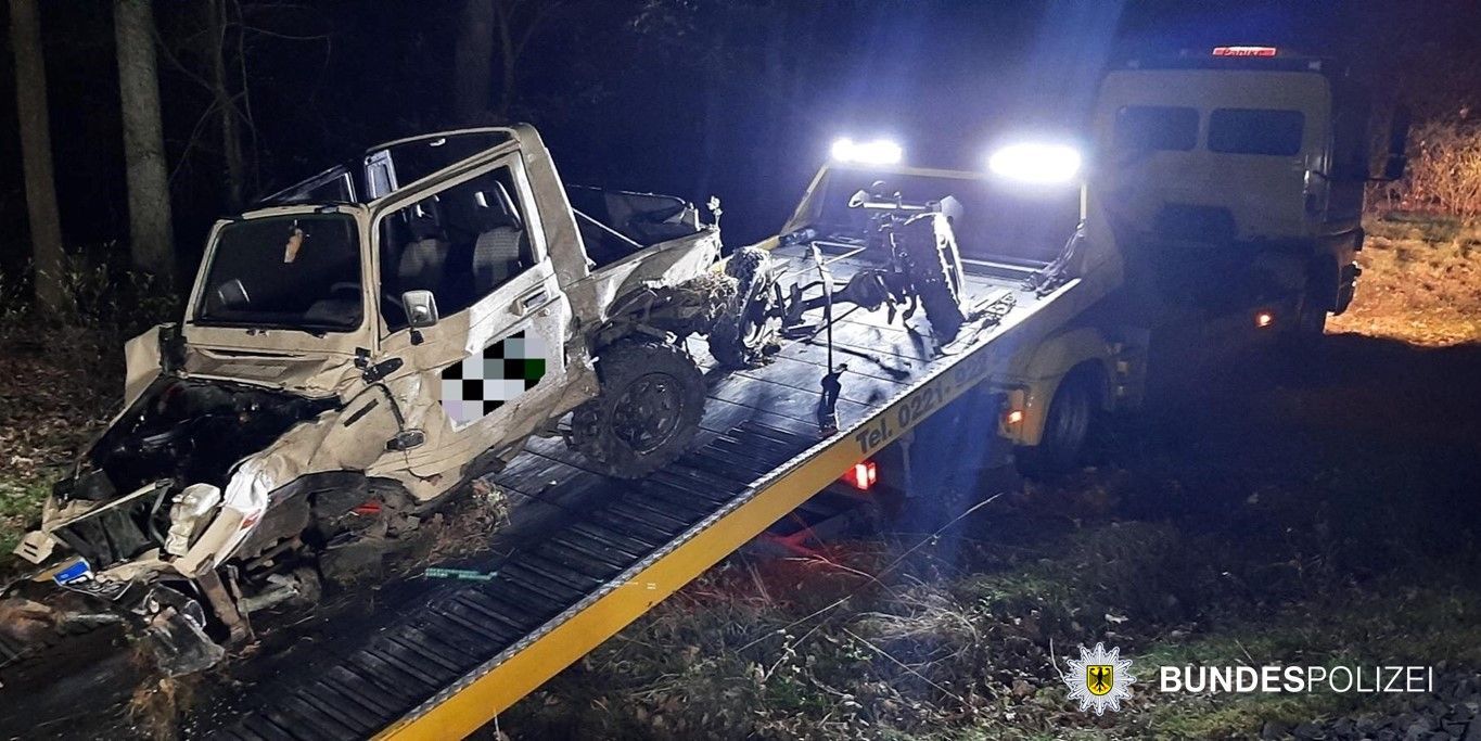 Der Wagen war nach dem Zusammenprall mit dem Zug ein Totalschaden.