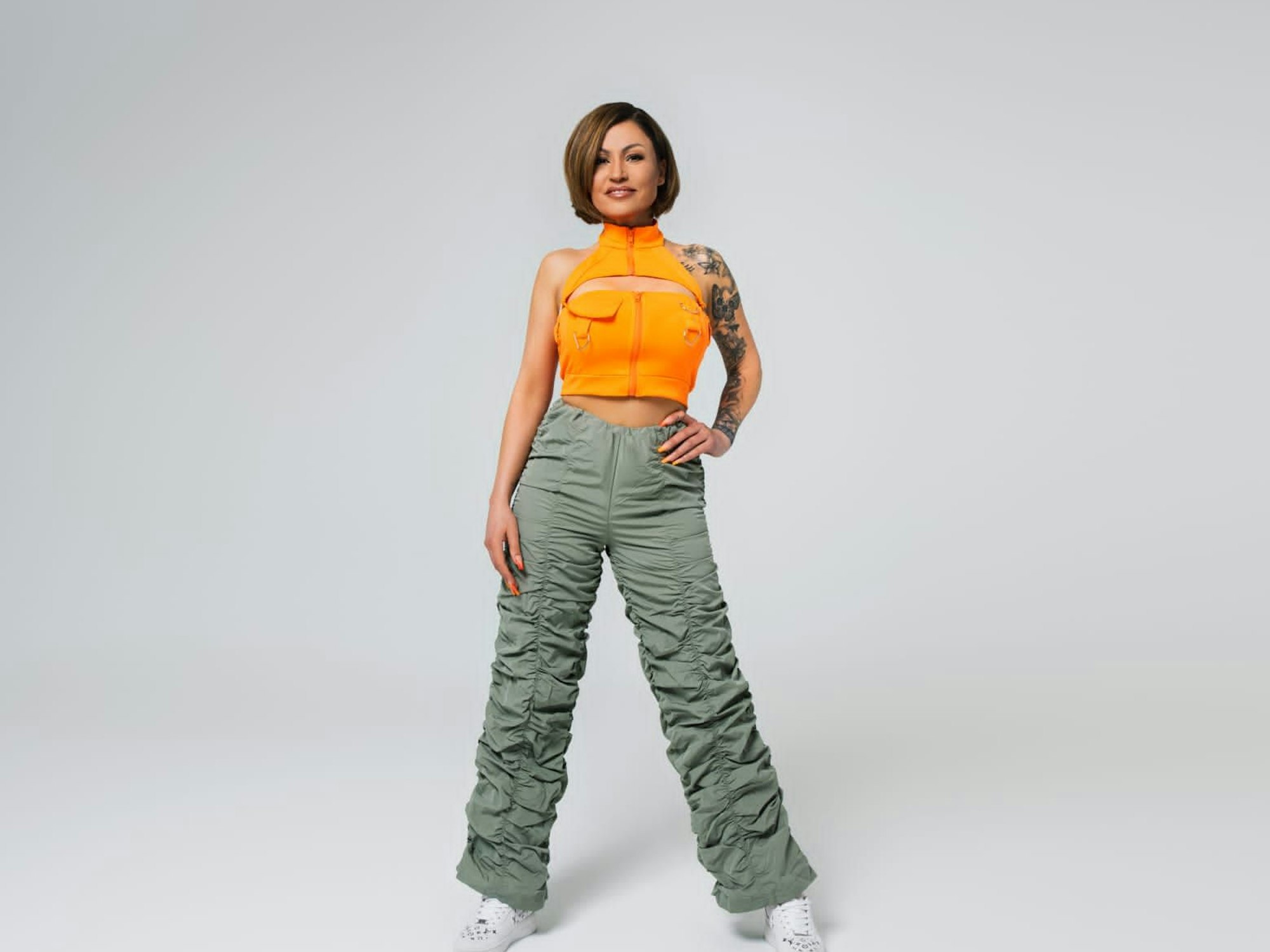 Jasmin Herren posiert für ein Foto.