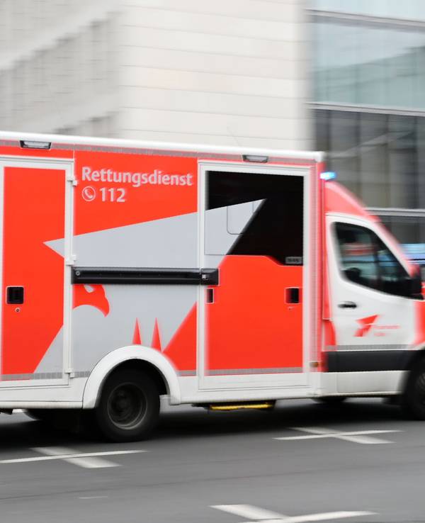 Ein Rettungsdienst fährt zu einem Einsatz.