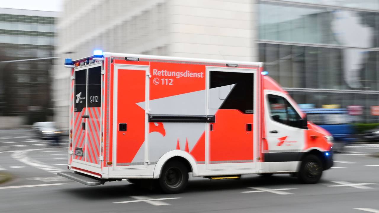 Ein Rettungsdienst fährt zu einem Einsatz.