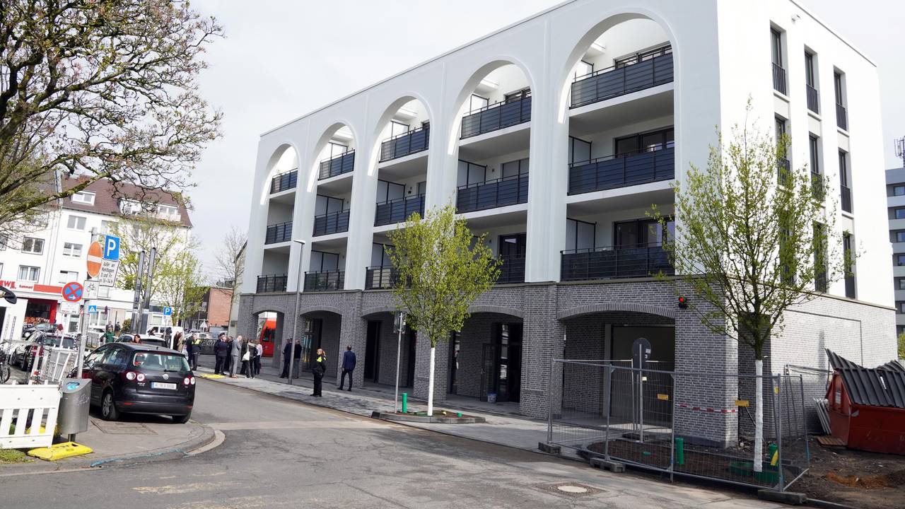 Am Hermeskeiler Platz hat die KVB ein eigenes Quartier für Mitarbeiterinnen und Mitarbeiter bauen lassen. Jetzt wurde es eröffnet.