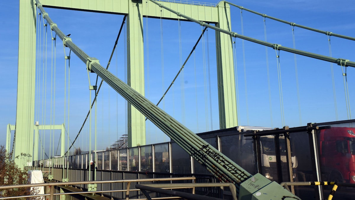 Blick auf die Rodenkirchener Brücke.