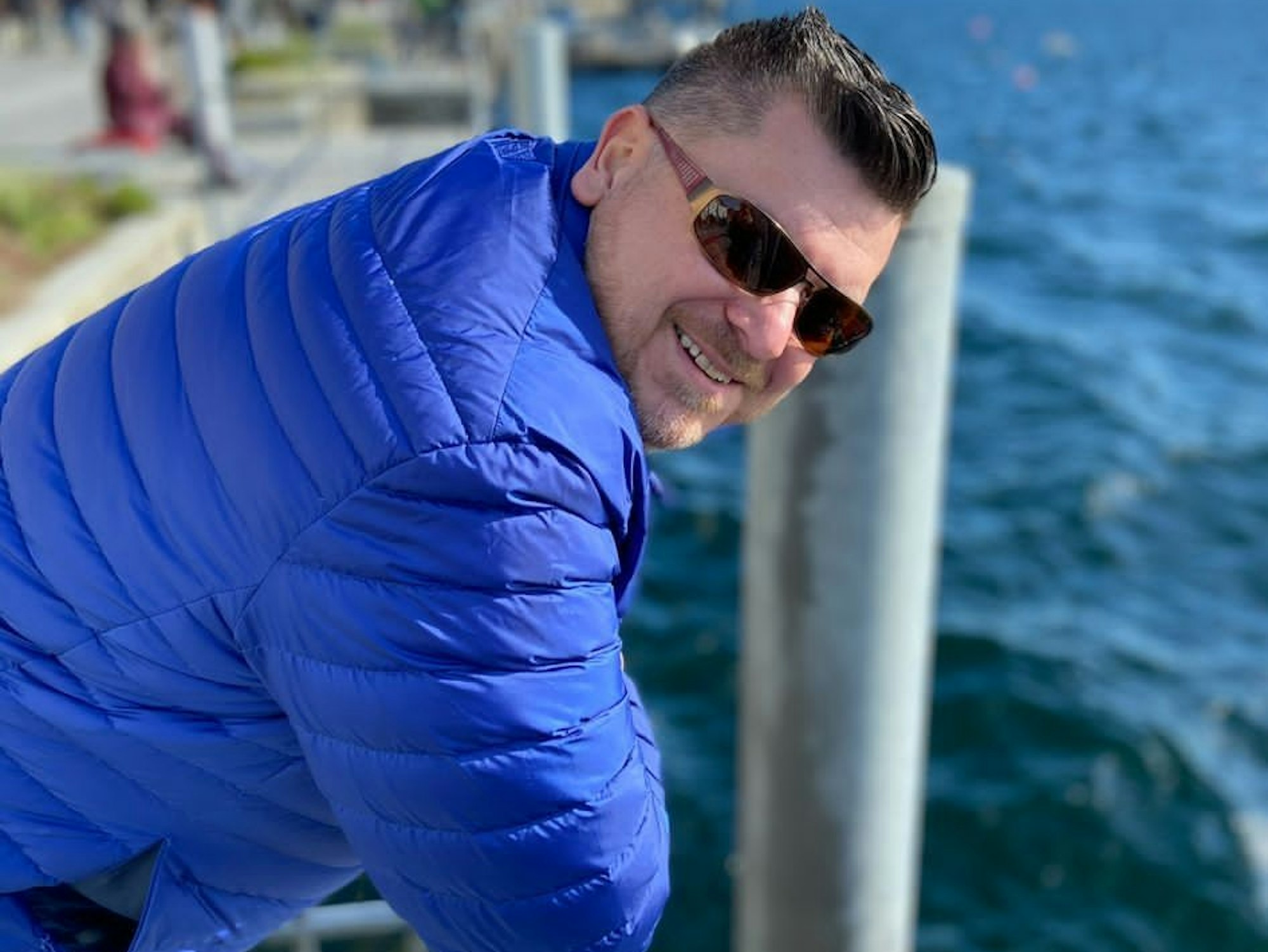 Dirk Engelstädter schaut in die Kamera.