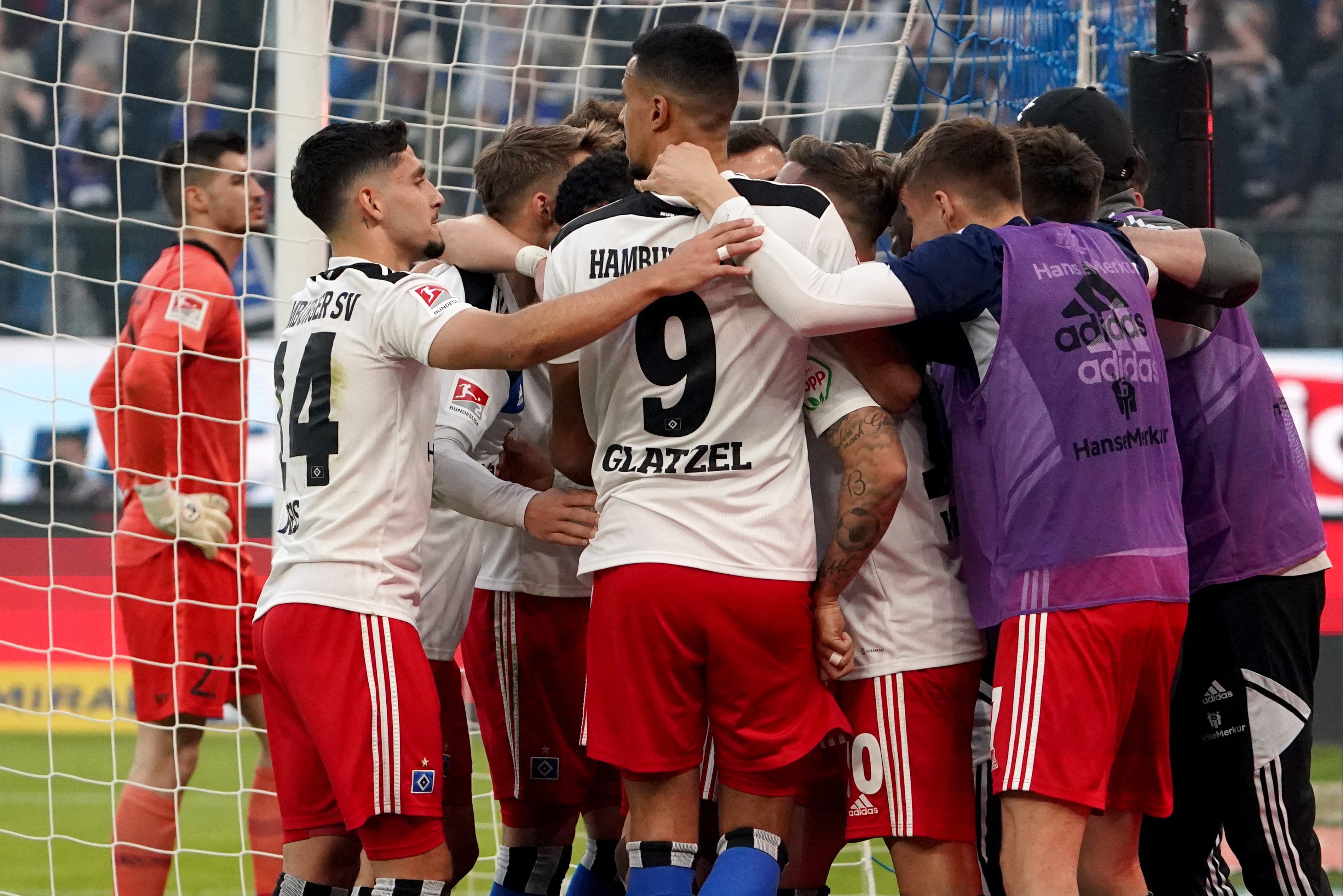 Die Spieler des Hamburger SV bejubeln ein Tor im Derby der 2. Bundesliga gegen den FC St. Pauli.