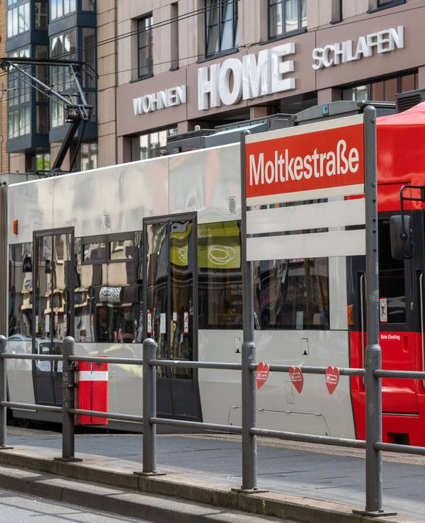 geplante Umgestaltung der Aachener Straße KVB Haltestelle Moltkestraße Strassenbahn Linie 1 Weiden Köln 01.05.2020 Foto: Uwe Weiser